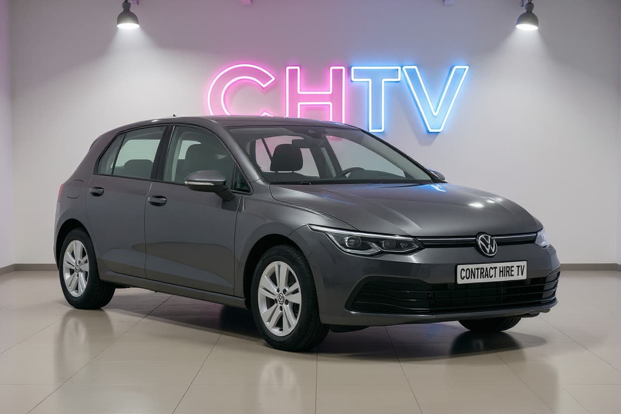 Volkswagen Golf Hatchback SE, front right view